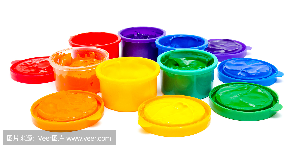 孩子們用手指在白色上畫畫